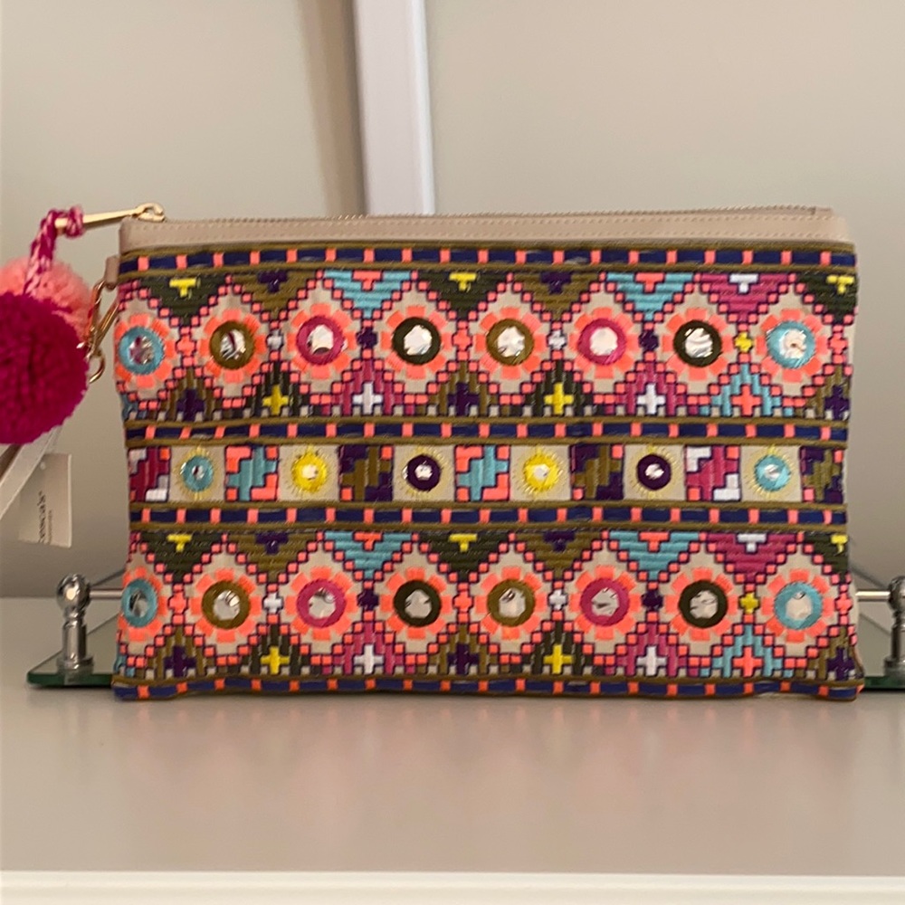 🆕 Wristband purse 👛 with beautiful pattern